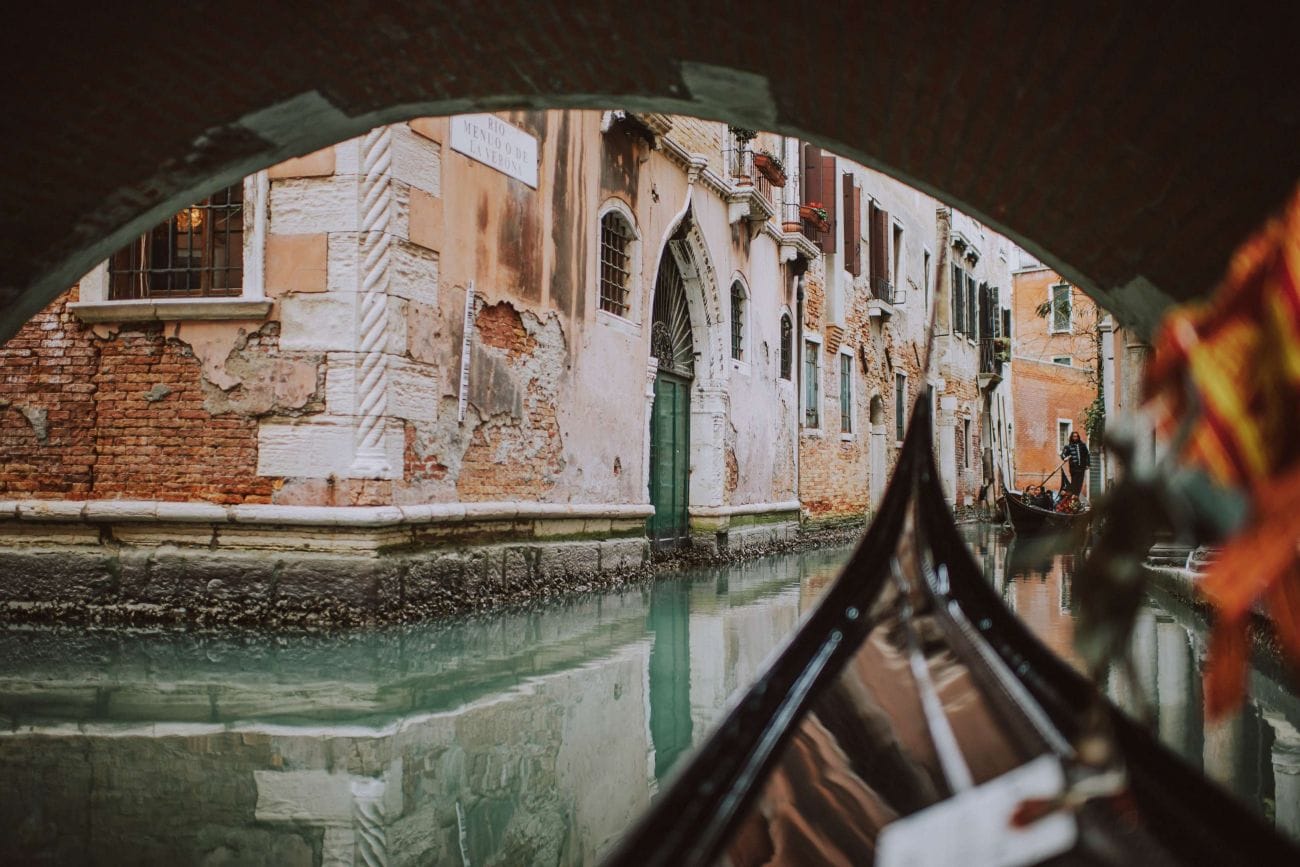 luxury honeymoon photographer venice doge danieli gondola